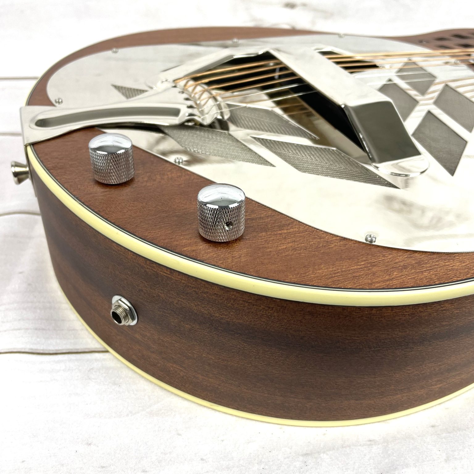 Royall Resonators Sapele Mahogany Tricone Cutaway Resonator With Wide Range Ultra Slim Resonator